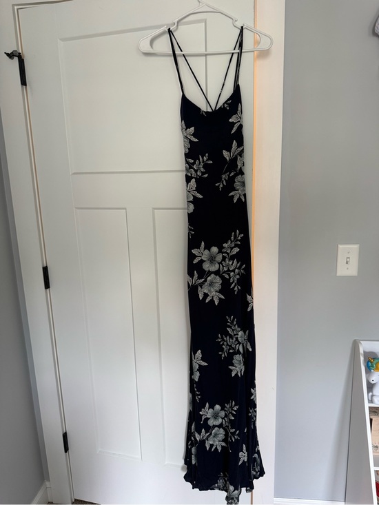 Lulus Dresses & Skirts - Lulu's Navy Dress with White Floral Leaf Print